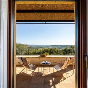 4 bedroom villa with pool near Noto, sleeps 8